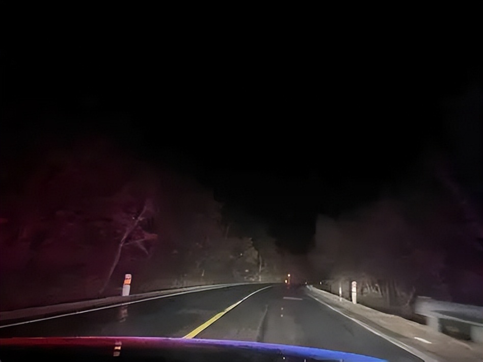 剎車(chē)技巧_不同路況剎車(chē)方法_路況