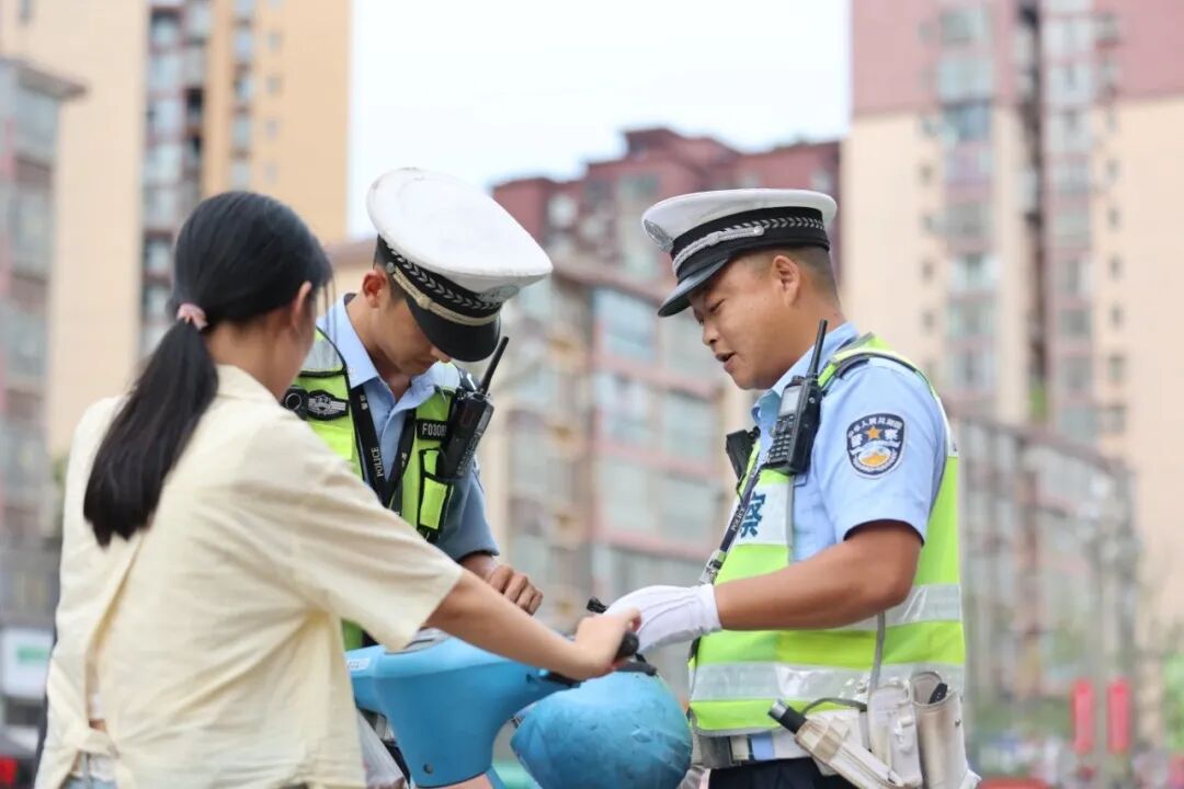 出行提示_國慶節(jié)高速免費通行時間_國慶中秋雙節(jié)出行安全提示